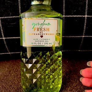 Bath and body works shower gel in Fresh Gingham